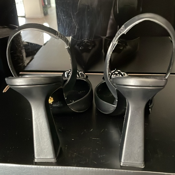 Versace learher classic slingbacks - Picture 3 of 6